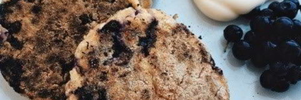 Сырники из гречневой муки с черникой без глютена