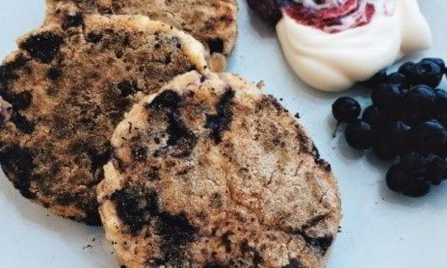 Рецепт сырников из гречневой муки с черникой без глютена