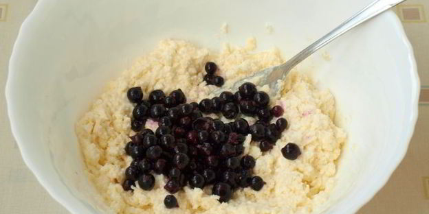 сырники с черной смородиной