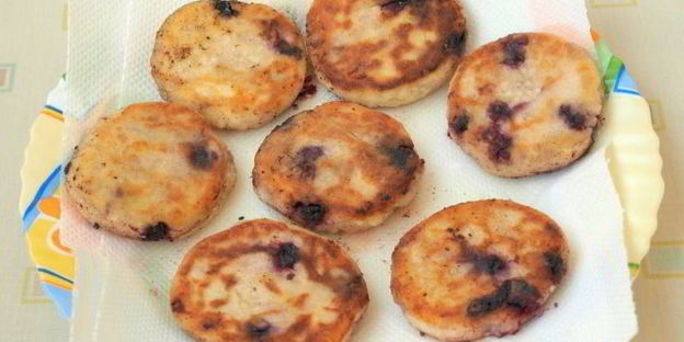 сырники с черной смородиной