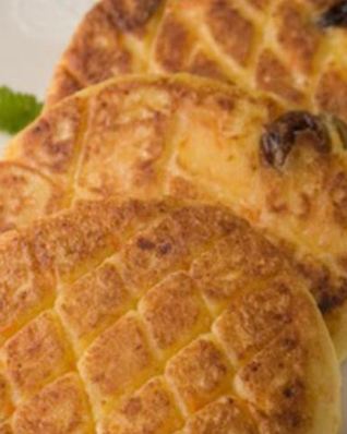 Сырники с морковью и изюмом