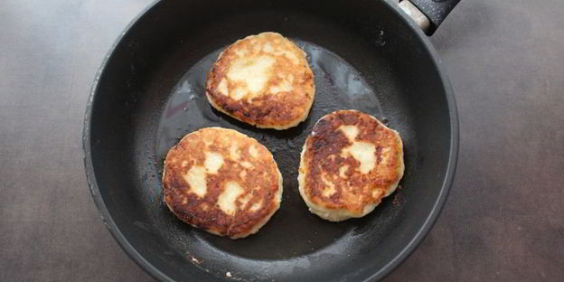 сырники с шоколадно-ореховым соусом