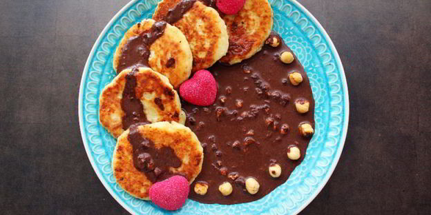 сырники с шоколадно-ореховым соусом