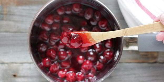 сырники с вишневым соусом и корицей