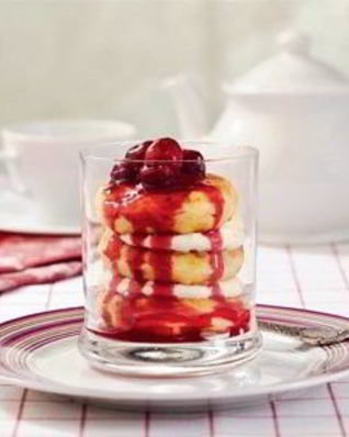 Сырники с вишневым соусом