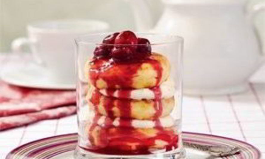 Рецепт сырников с вишневым соусом