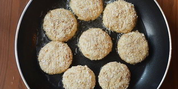 сырники с яблоком в овсяной панировке