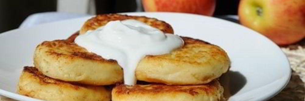 Сырники со сметаной