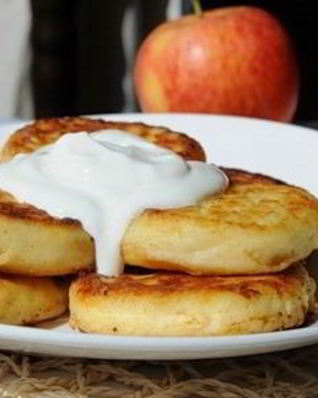 Сырники со сметаной