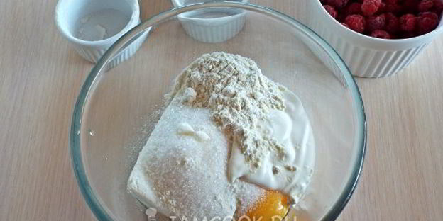 творожник с малиной