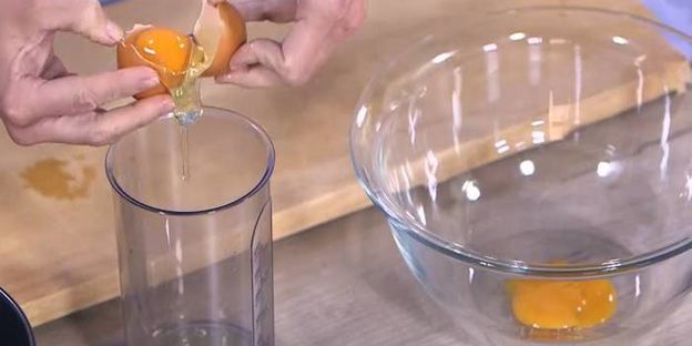 творожник с миндалем и вяленой вишней