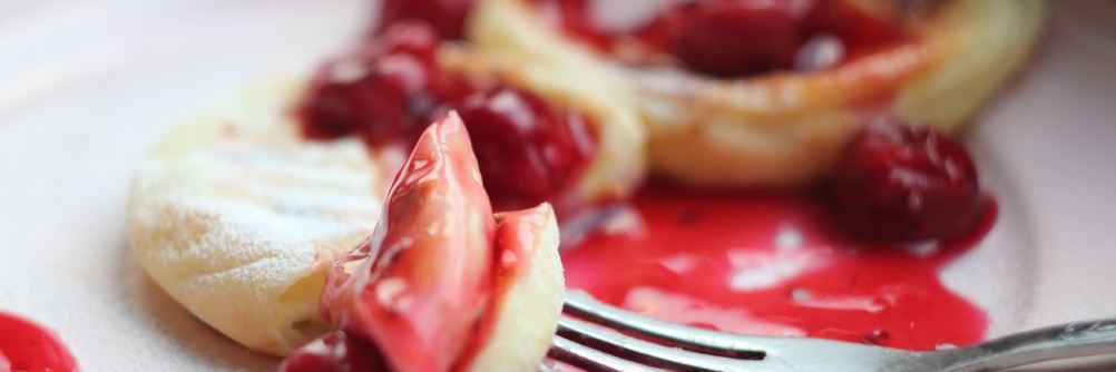 Ванильные сырники с домашним ягодным соусом