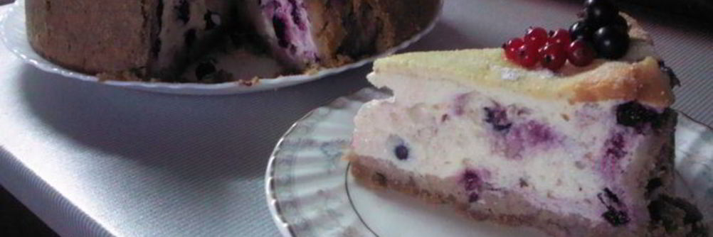 Воздушный творожник со смородиной