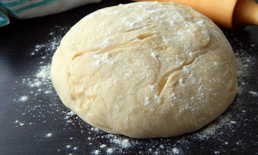Рецепт сдобного теста для булочек с сухими дрожжами
