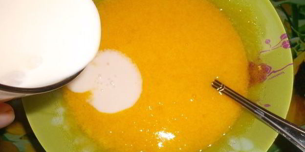 бисквит на йогурте со свежими персиками