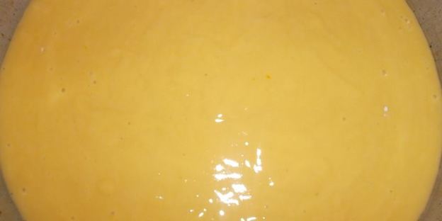 бисквит на йогурте со свежими персиками