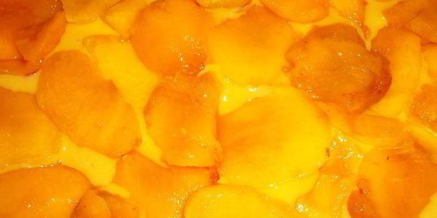 бисквит на йогурте со свежими персиками