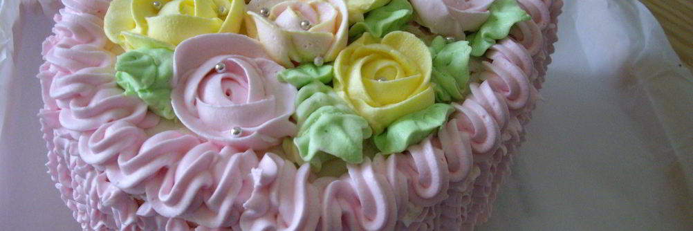 Бисквитный торт с апельсиново-мятной пропиткой и меренгами