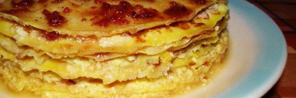 Блинный торт с нежным творожным наполнителем и малиновым джемом