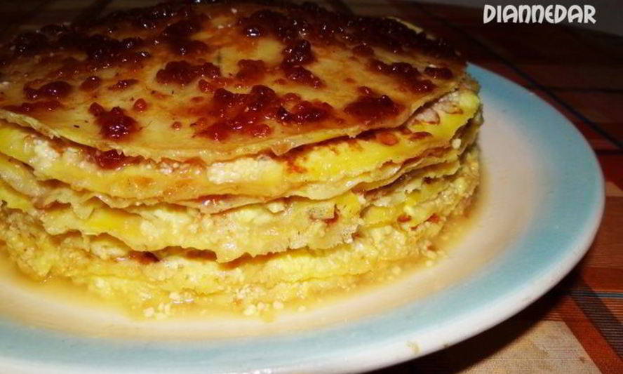Рецепт блинного торта с нежным творожным наполнителем и малиновым джемом