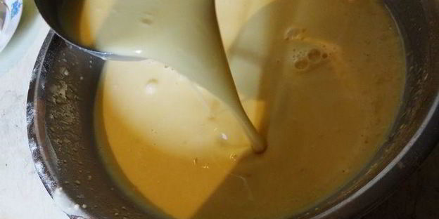 блинный торт с нежным творожным наполнителем и малиновым джемом