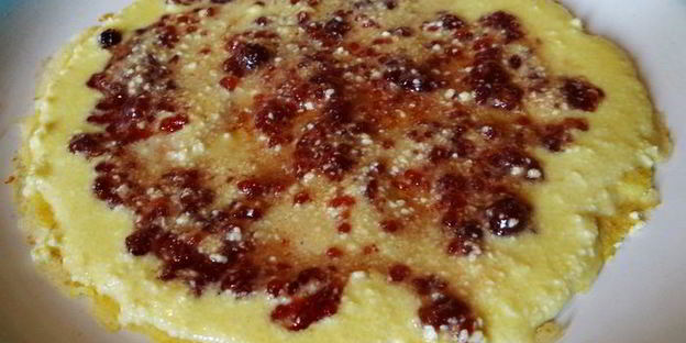 блинный торт с нежным творожным наполнителем и малиновым джемом