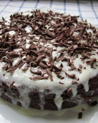 Быстрый шоколадный торт со сметанным кремом