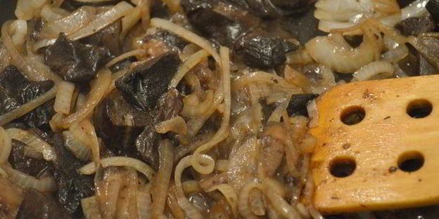 горячий наполеон с картофельно-грибным кремом