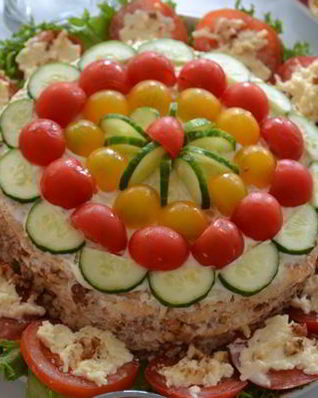 Кабачковый торт с куриным фаршем и помидорами