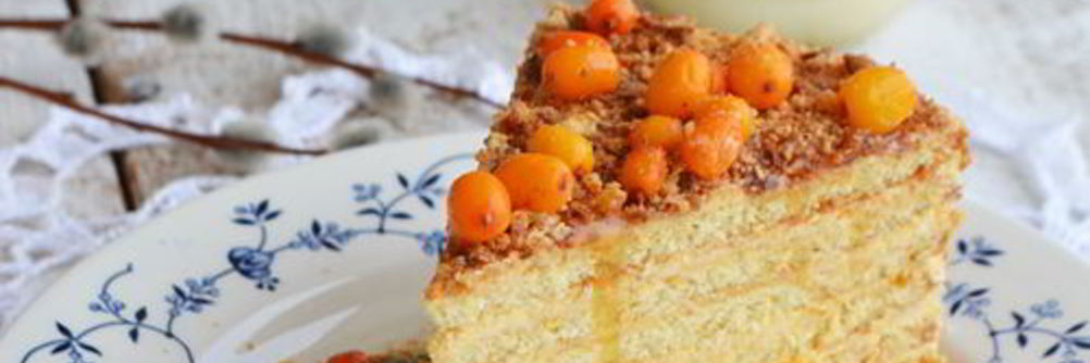 Морковный медовик с облепиховым кремом