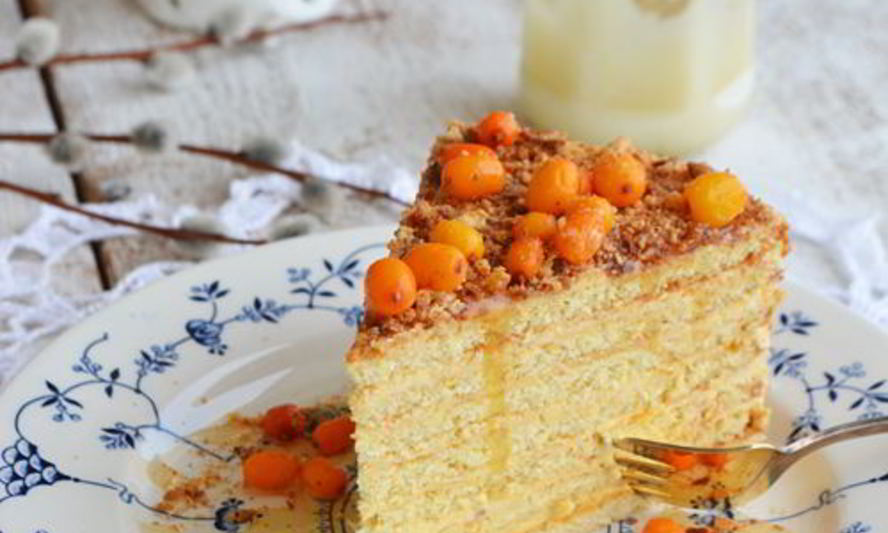 Рецепт морковного медовика с облепиховым кремом