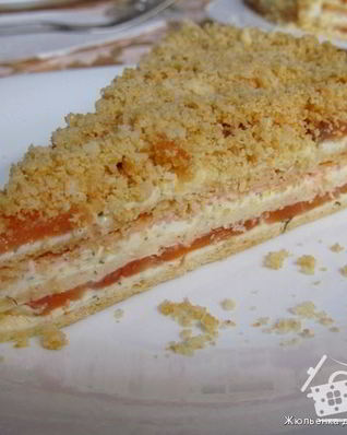 Наполеон закусочный с семгой, сырным кремом и икрой мойвы