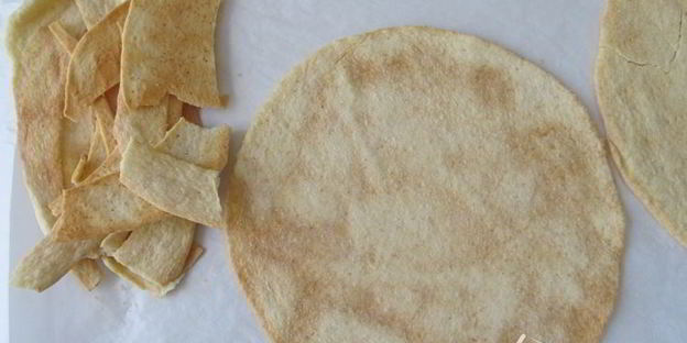 наполеон закусочный с семгой, сырным кремом и икрой мойвы