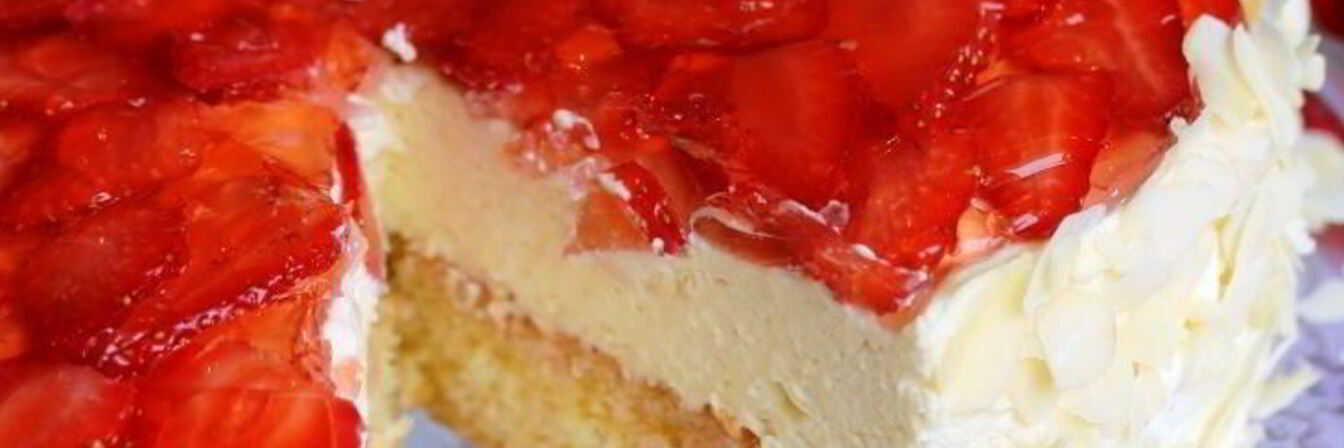 Нежный торт с маскарпоне и клубникой