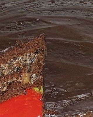 Шоколадный торт с черносливом