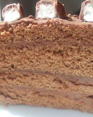 Шоколадный торт со сливками