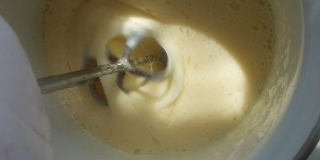 шоколадный торт со сливками