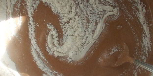 шоколадный торт со сливками