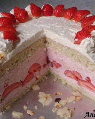Торт Клубничное искушение с ванильными сливками