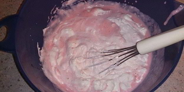 торт клубничное искушение с ванильными сливками