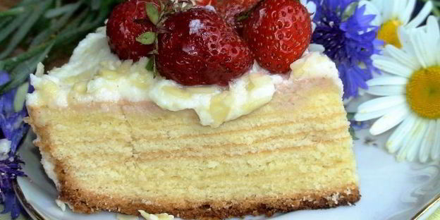 торт клубника на дереве