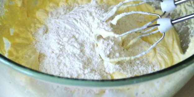 торт клубника на дереве