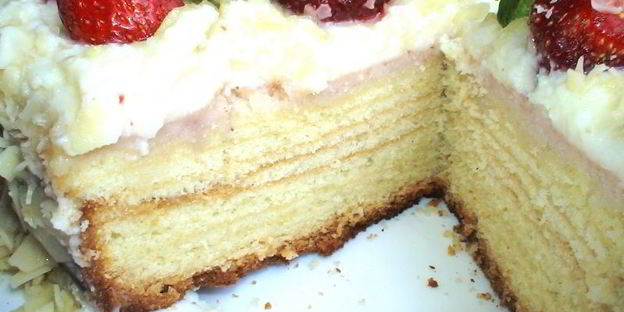 торт клубника на дереве