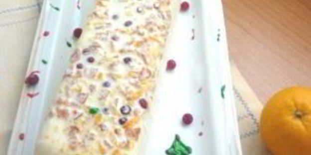 торт новогоднее полено с клюквой