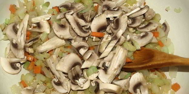 тортильони в чечевично-томатном соусе