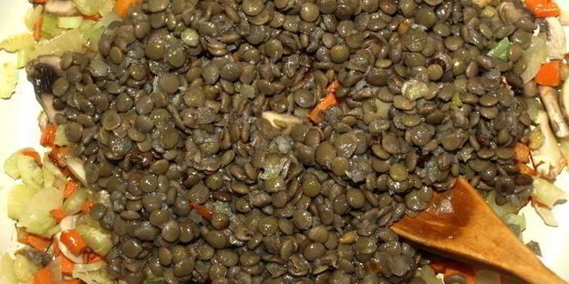 тортильони в чечевично-томатном соусе