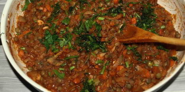 тортильони в чечевично-томатном соусе