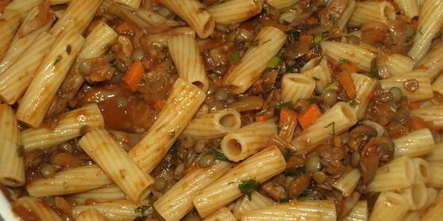 тортильони в чечевично-томатном соусе