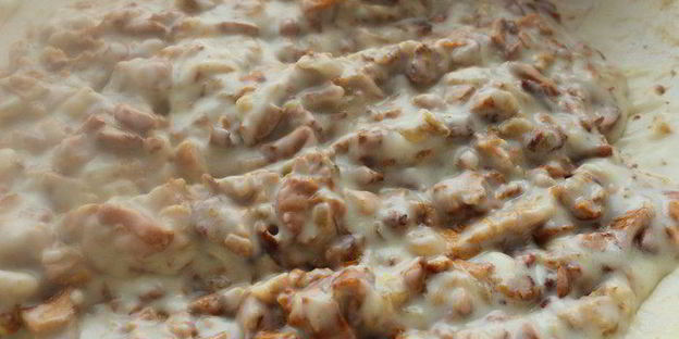 закусочный бисквитный торт с лисичками, творожным кремом и сыром джюгас