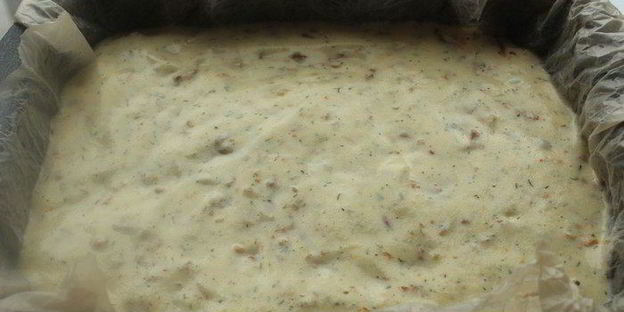 закусочный бисквитный торт с лисичками, творожным кремом и сыром джюгас